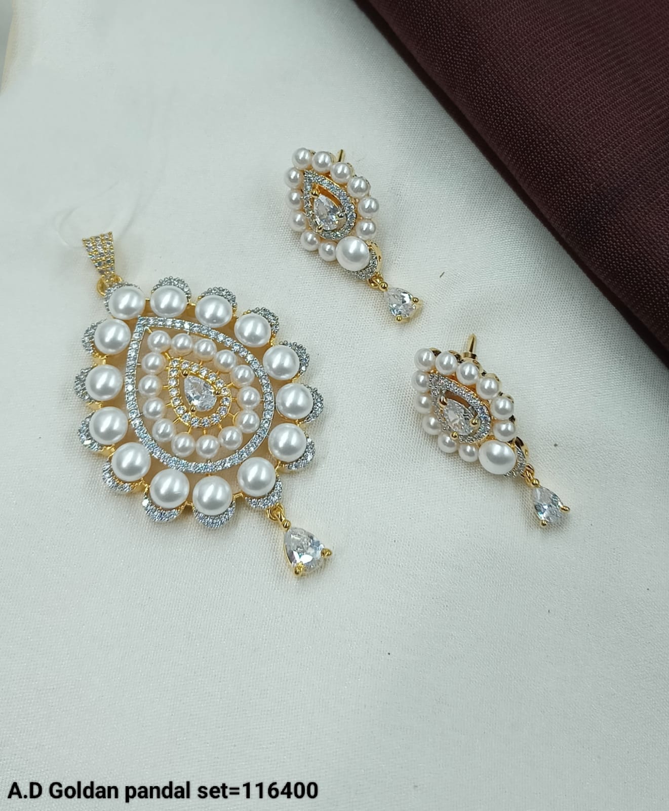 Elegant A.D Golden Pearl Pandal Set – Classic Teardrop Design by LucenteMarket